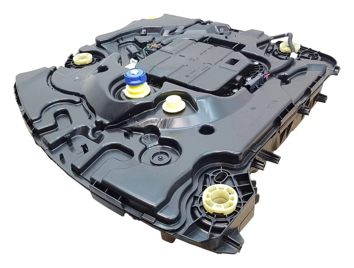 Remanufactured AdBlue tank unit, seen from above with the blue filler cap and the pump module