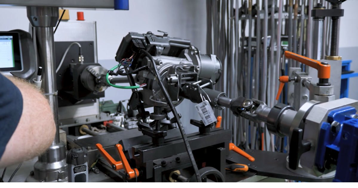 A remanufactured steering unit clamped on the FACAR test bench